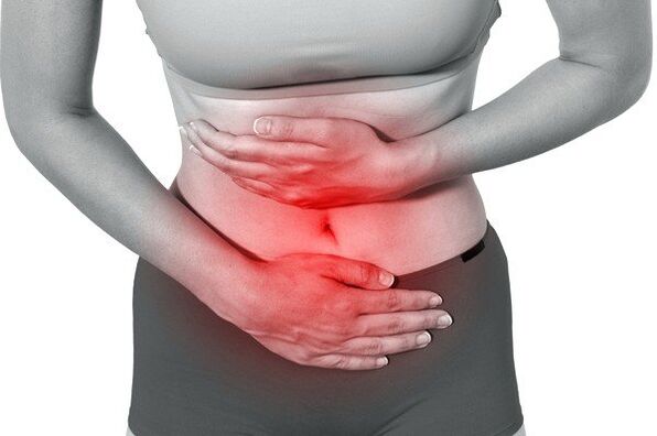 Douleur constante ou lourdeur dans l'abdomen due à la présence de vers dans le corps